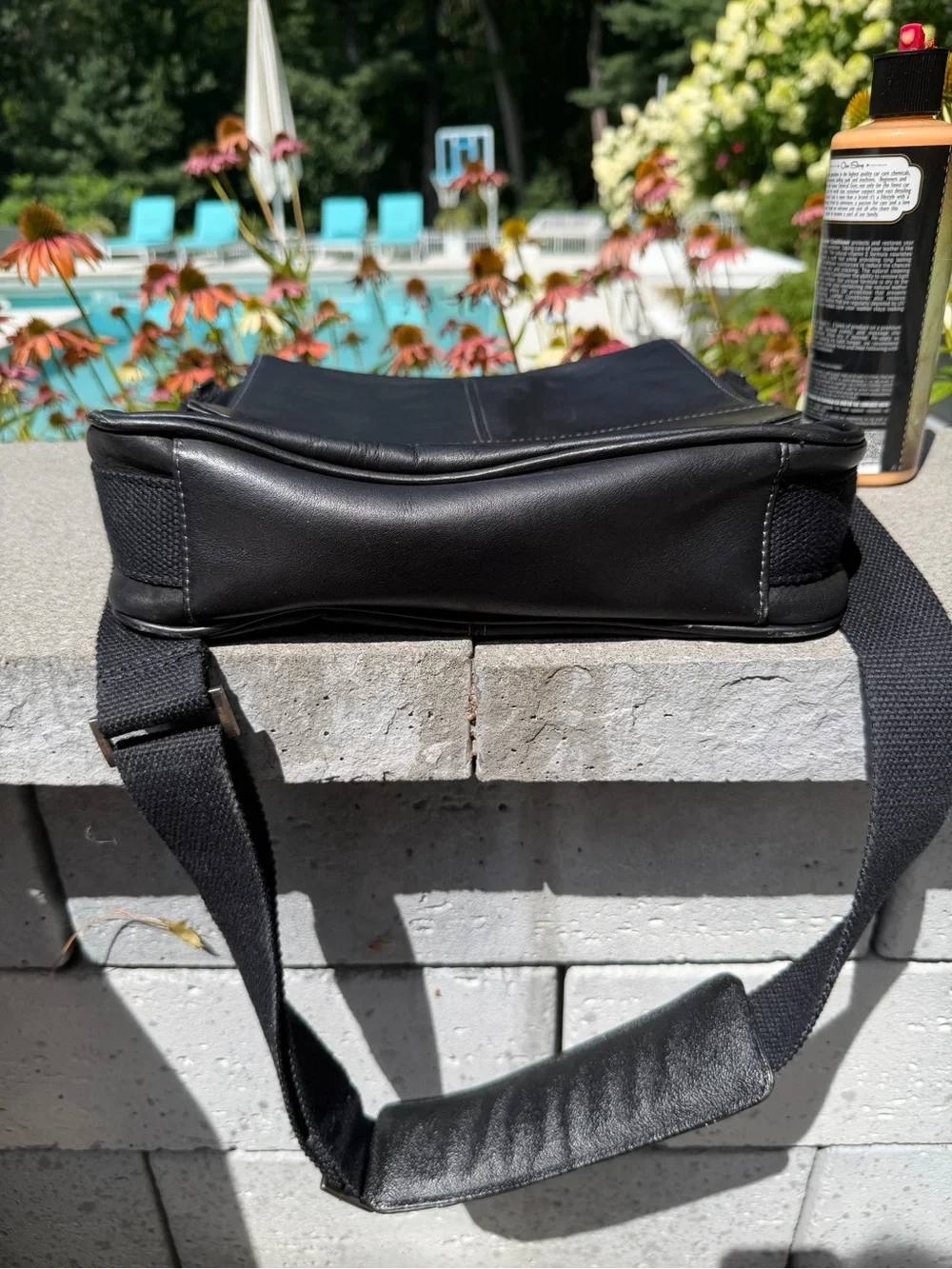 Kenneth Cole Reaction Black Leather Messenger Bag 11”X11”